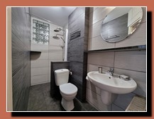 Pok�j z balkonem