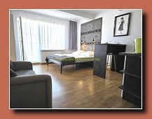 Pok�j z balkonem